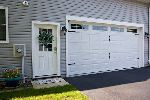 24/7 Emergency Garage Door Panel Replacement experts in Algood, TN